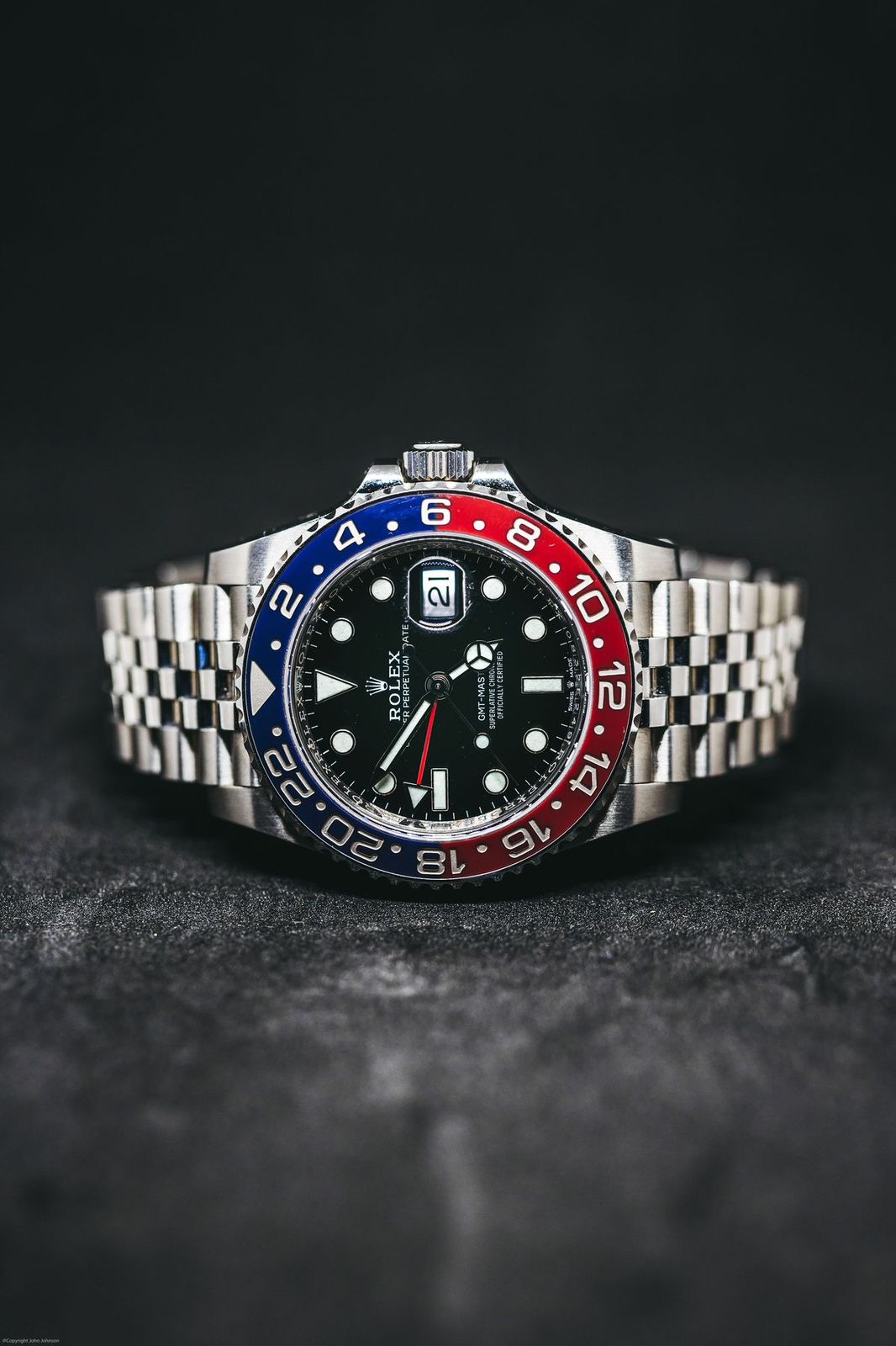 Rolex GMT-Master II "Pepsi" in Oystersteel black dial watch.
