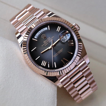 Rolex Day-Date 40 in 18 ct Everose gold with a slate ombré dial.