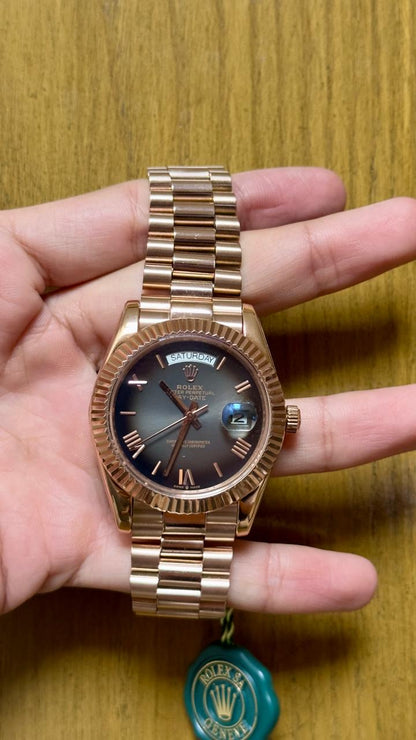 Rolex Day-Date 40 in 18 ct Everose gold with a slate ombré dial.