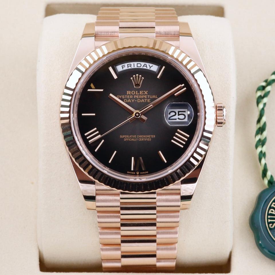 Rolex Day-Date 40 in 18 ct Everose gold with a slate ombré dial.
