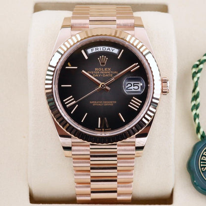 Rolex Day-Date 40 in 18 ct Everose gold with a slate ombré dial.