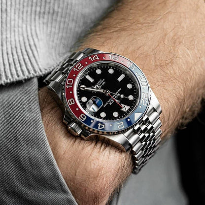 Rolex GMT-Master II "Pepsi" in Oystersteel black dial watch.